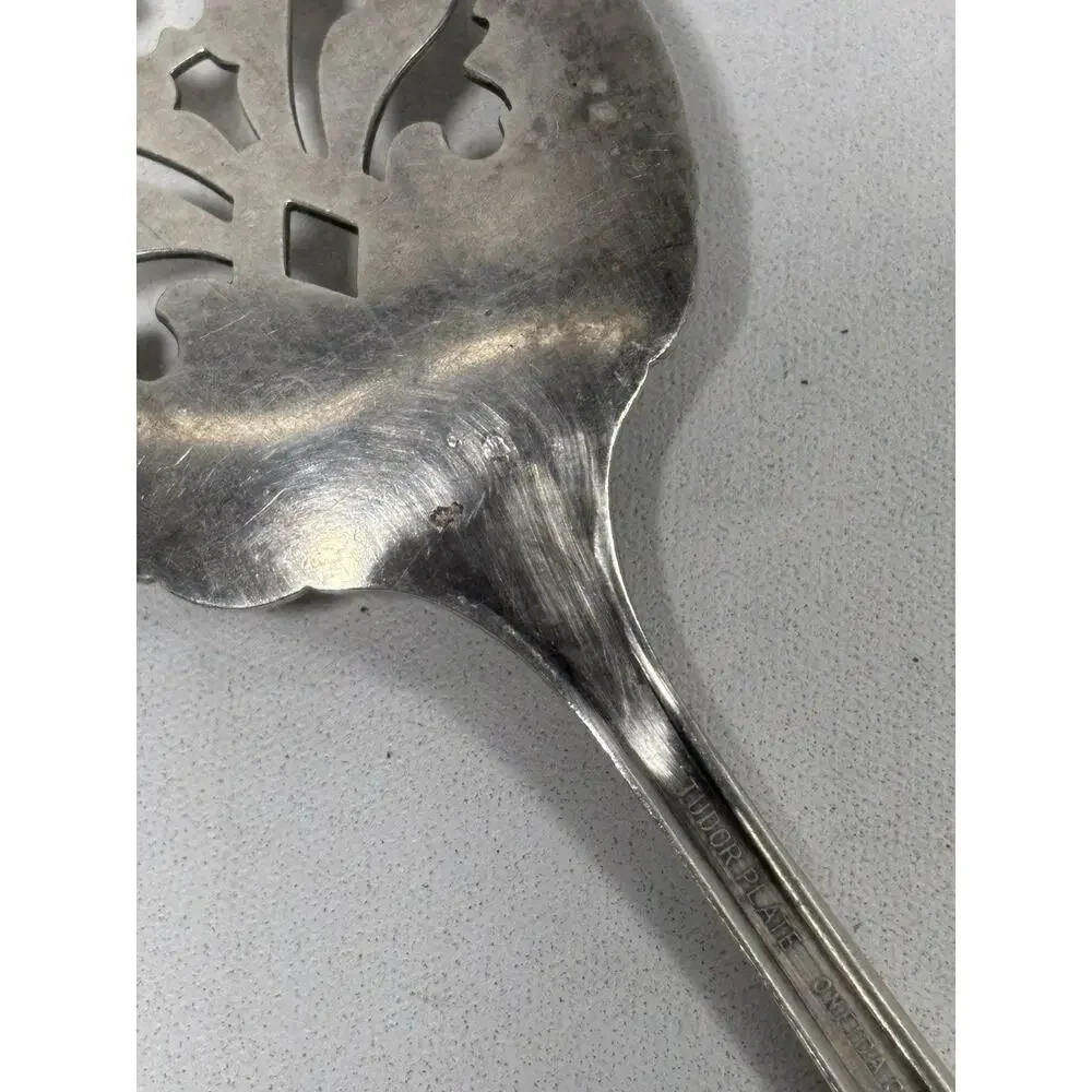 Oneida Tudor Plate Queen Bess II Pierced Pie Server Pastry Cake Serving Spoon